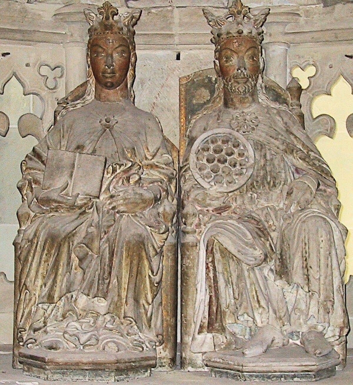 Gotyckie figury Edyty Angielskiej i Ottona I Wielkiego w kaplicy Grobu Pańskiego w nawie głównej katedry w Magdeburgu.Źródło: <a href='https://pl.wikipedia.org/wiki/Katedra_%C5%9Awi%C4%99tego_Maurycego_i_%C5%9Awi%C4%99tej_Katarzyny#/media/Plik:HerscherpaarMagdeburgCathedral.jpg'>domena publiczna</a>.