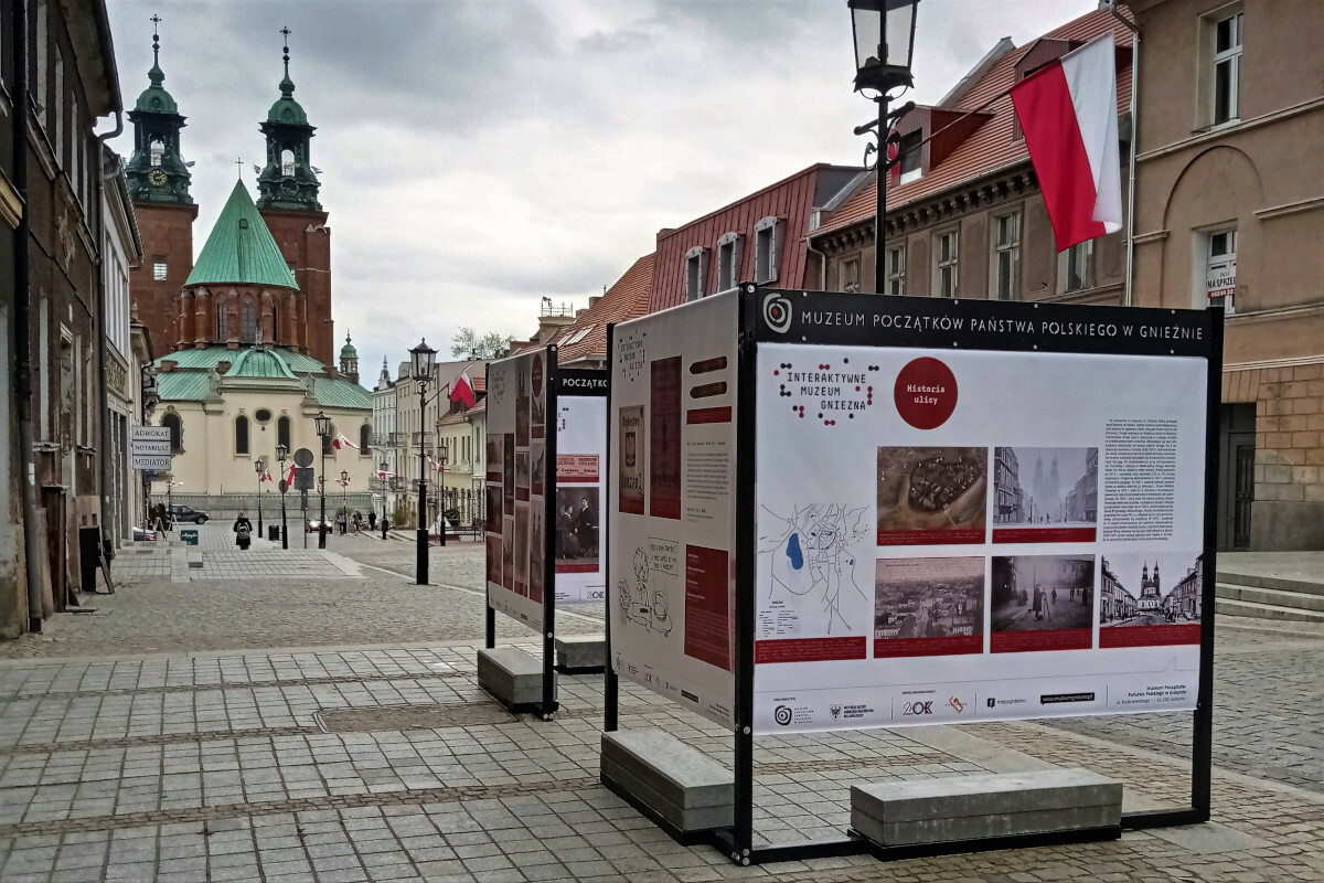 Wystawa plenerowa "Przystanek: Tumska" Wystawa plenerowa "Przystanek: Tumska"