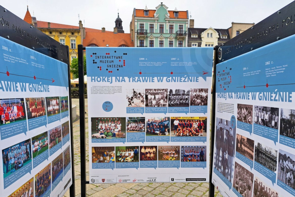 Hokej na trawie? Wystawa IMG stanęła na gnieźnieńskim Rynku Hokej na trawie? Wystawa IMG stanęła na gnieźnieńskim Rynku