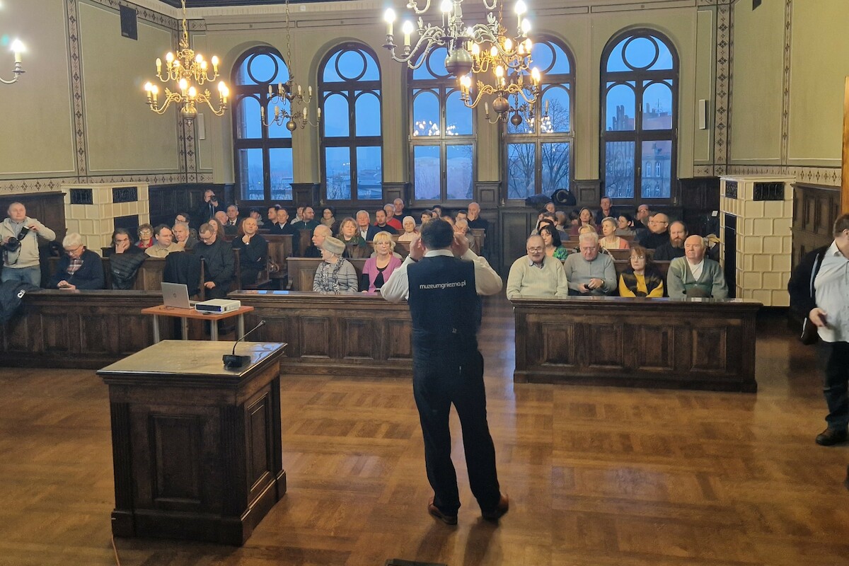 Ekstra pokaz filmu na sali sądowej Ekstra pokaz filmu na sali sądowej